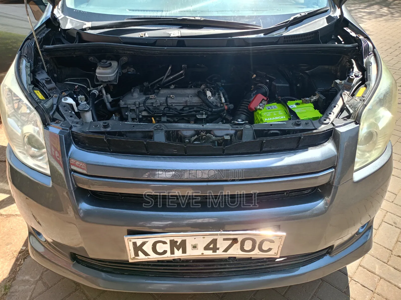 Toyota Noah 2.0 143hp FWD (8 Seater) 2010 Gray