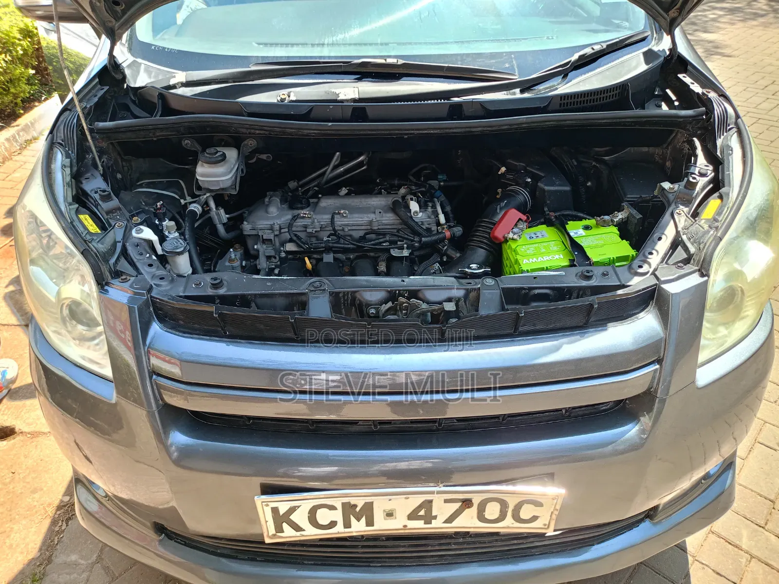 Toyota Noah 2.0 143hp FWD (8 Seater) 2010 Gray