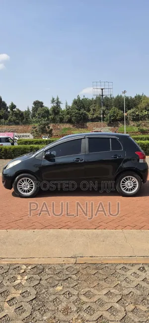 Toyota Vitz 2011 Black