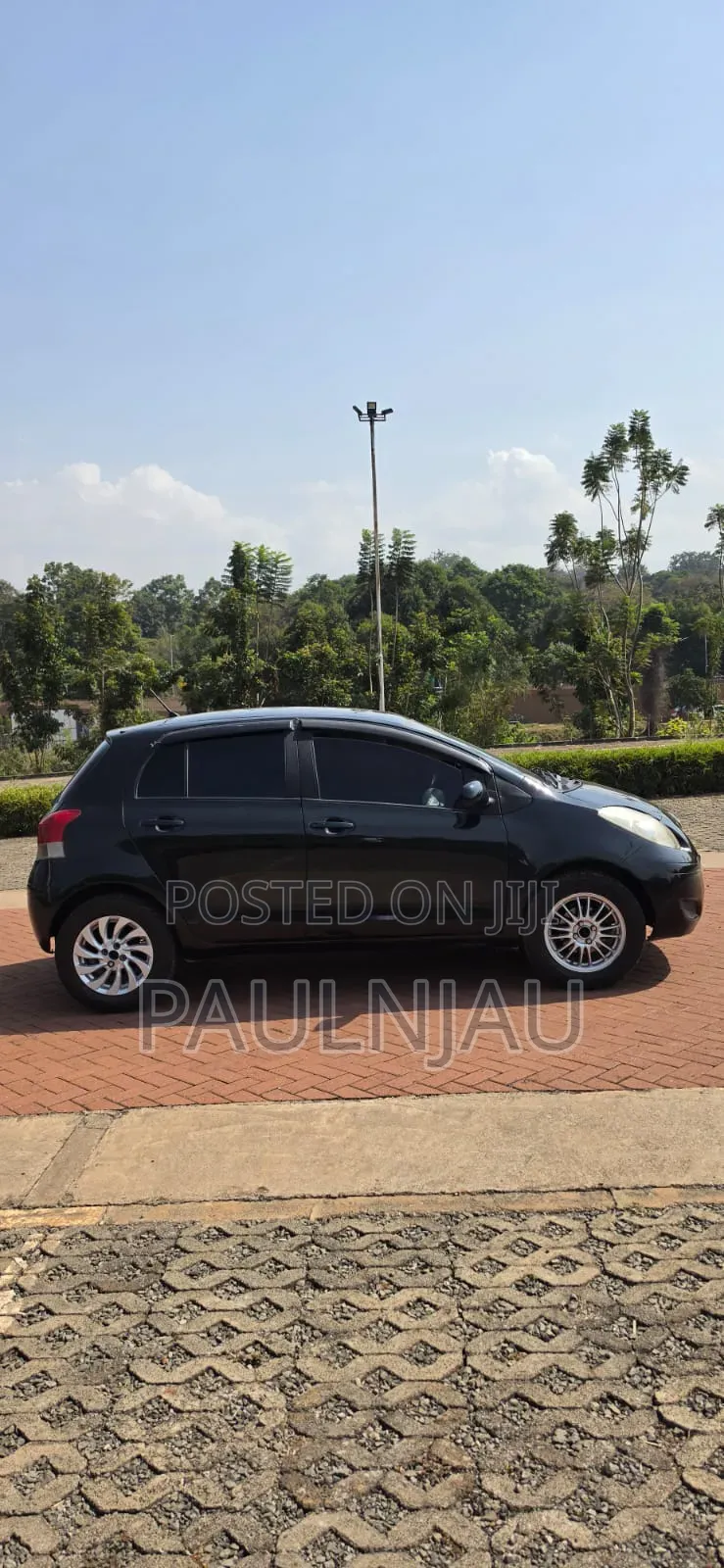 Toyota Vitz 2011 Black
