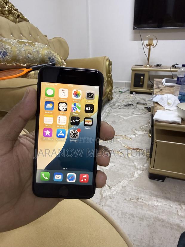 Apple iPhone SE (2022) 64 GB Black