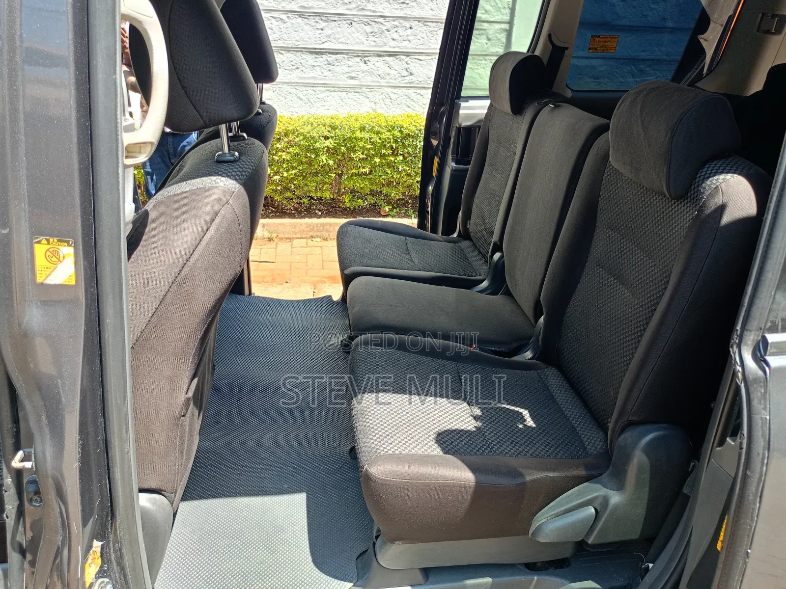 Toyota Noah 2.0 143hp FWD (8 Seater) 2010 Gray