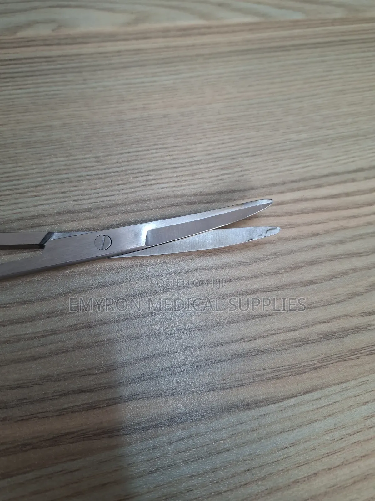 Curved Scissor