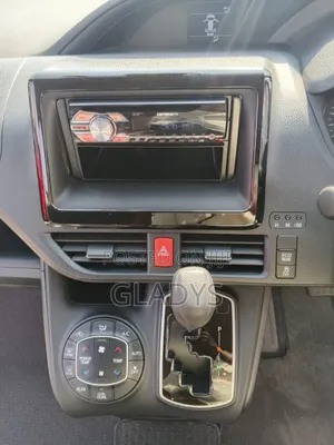 Toyota Noah 2019 Silver