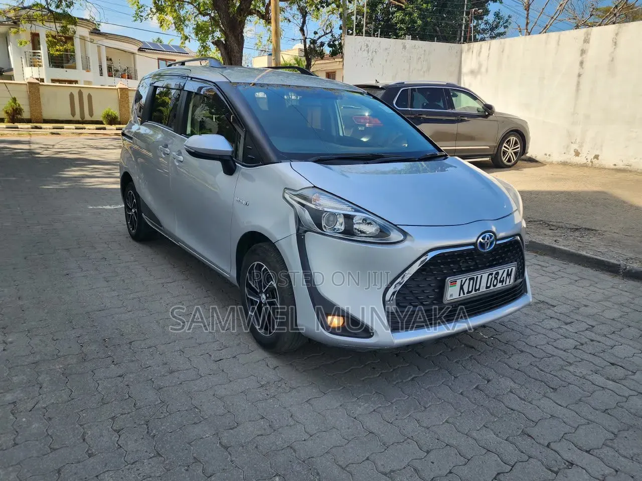 Toyota Sienta 1.5 Hybrid FWD 2018 Silver