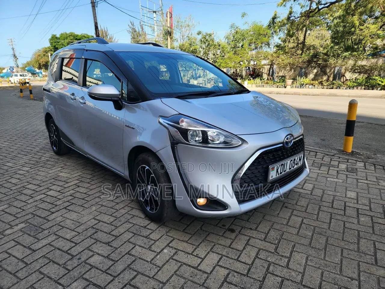 Toyota Sienta 1.5 Hybrid FWD 2018 Silver