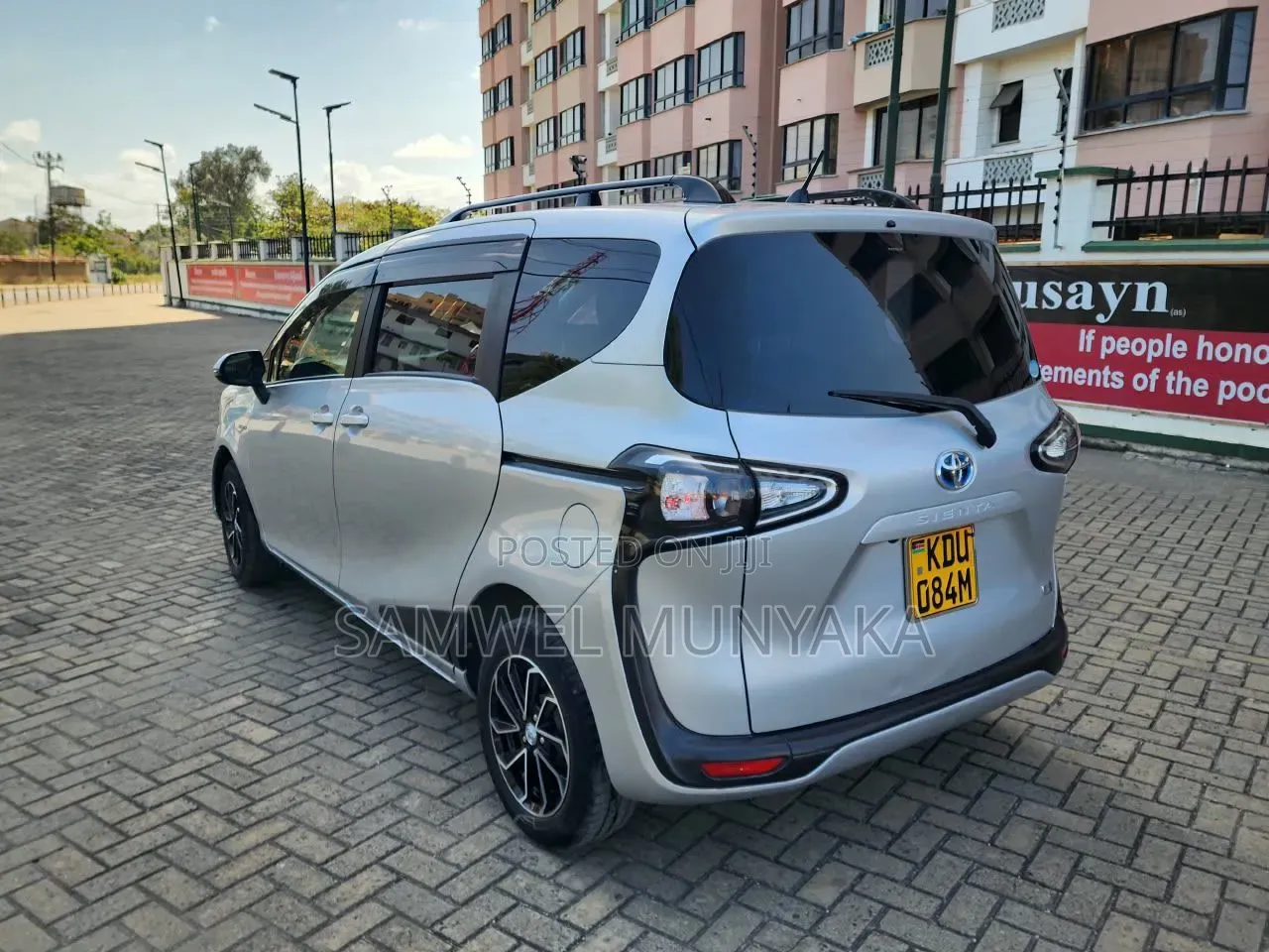 Toyota Sienta 1.5 Hybrid FWD 2018 Silver