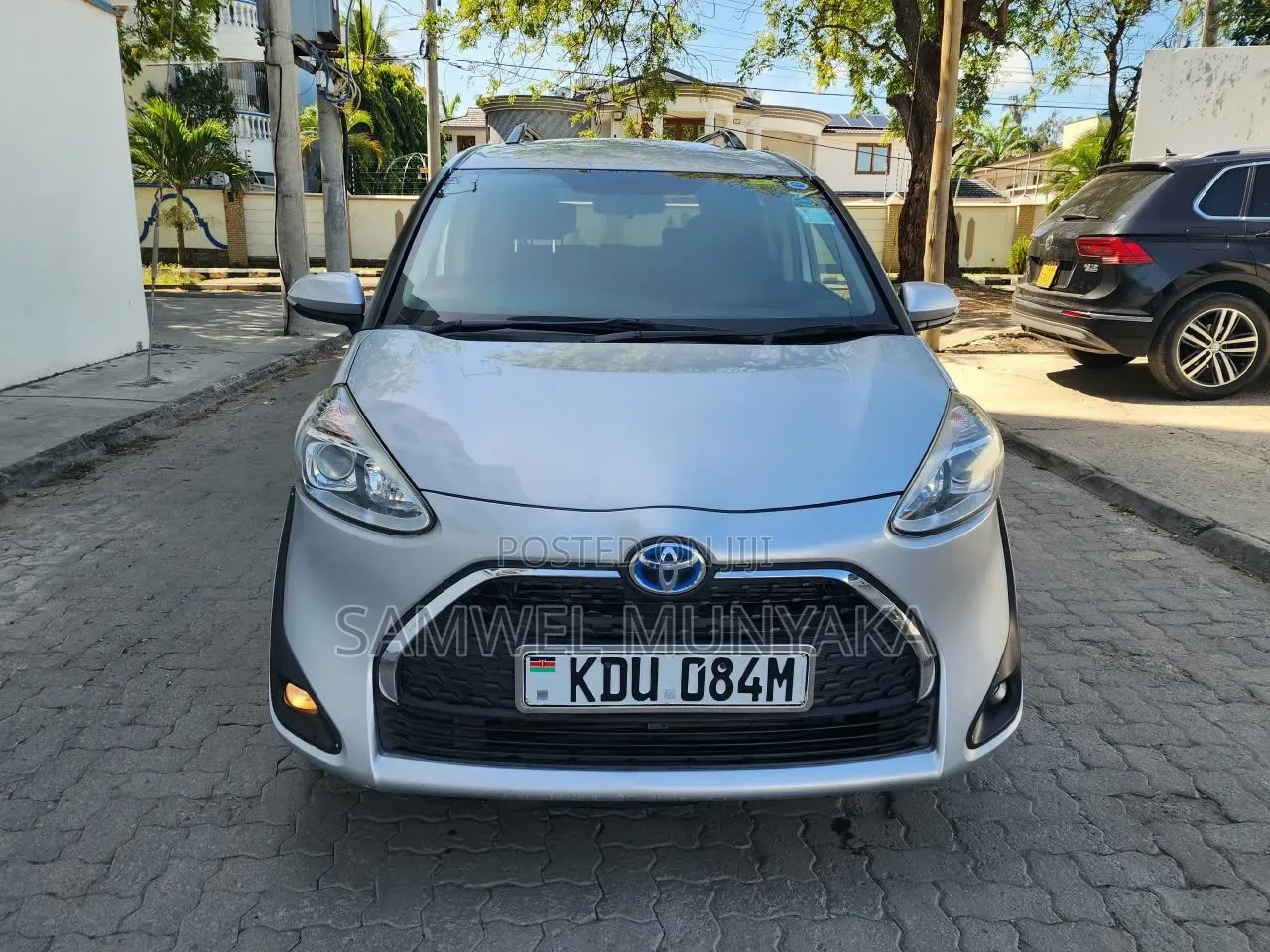 Toyota Sienta 1.5 Hybrid FWD 2018 Silver