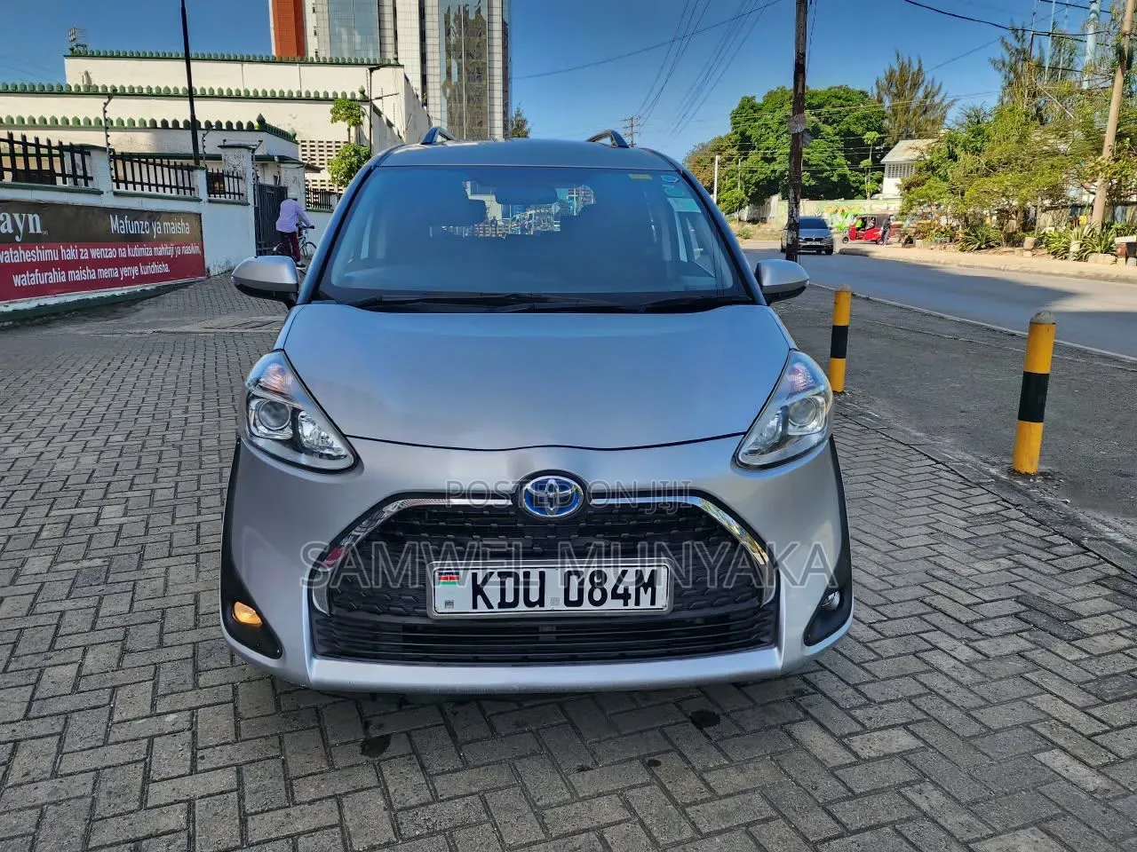 Toyota Sienta 1.5 Hybrid FWD 2018 Silver