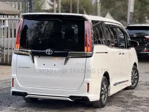 Toyota Esquire 2.0 FWD (7 seater) 2019 Pearl