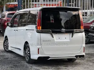 Toyota Esquire 2.0 FWD (7 seater) 2019 Pearl