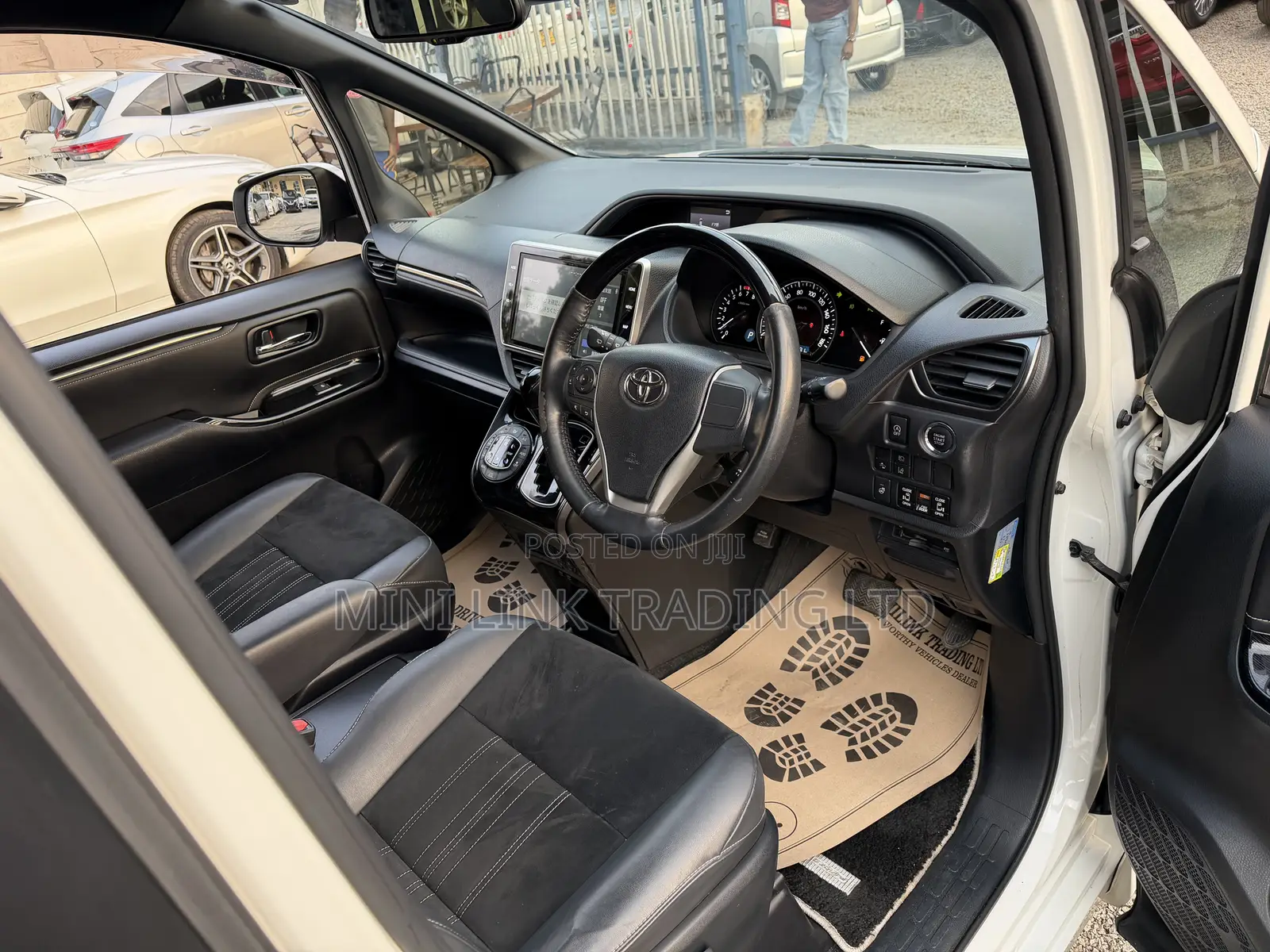 Toyota Esquire 2.0 FWD (7 seater) 2019 Pearl