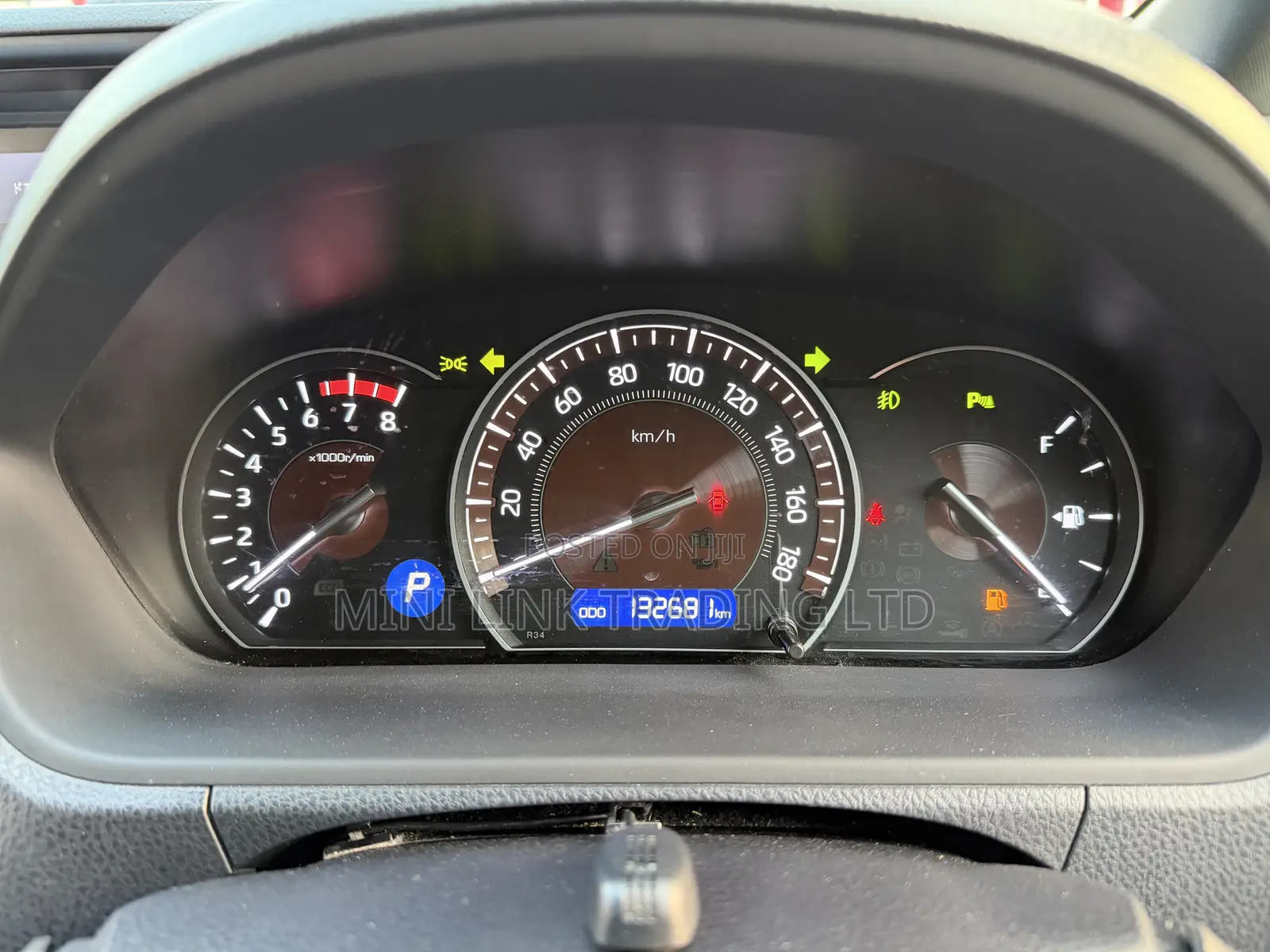 Toyota Esquire 2.0 FWD (7 seater) 2019 Pearl