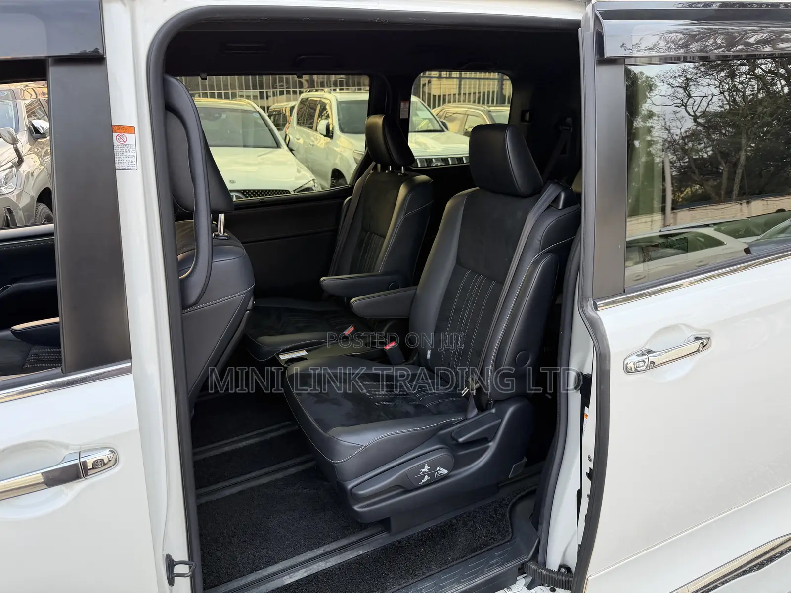 Toyota Esquire 2.0 FWD (7 seater) 2019 Pearl