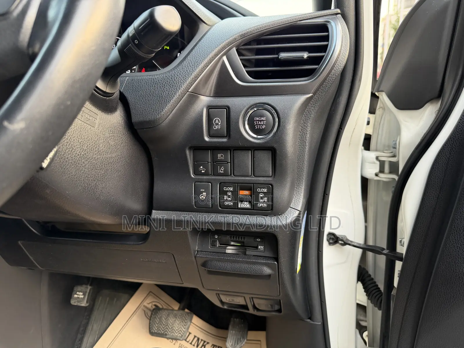 Toyota Esquire 2.0 FWD (7 seater) 2019 Pearl