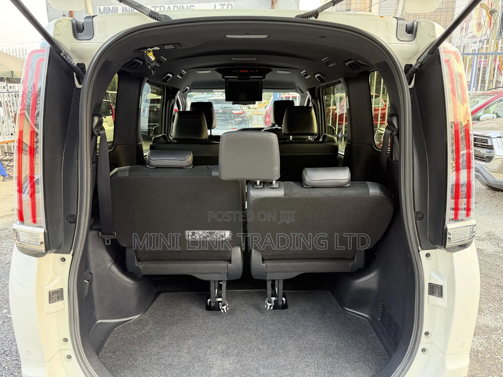 Toyota Esquire 2.0 FWD (7 seater) 2019 Pearl