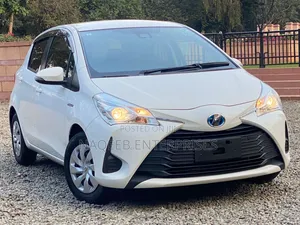 Toyota Vitz 1.5 FWD Hybrid 5dr 2019 White