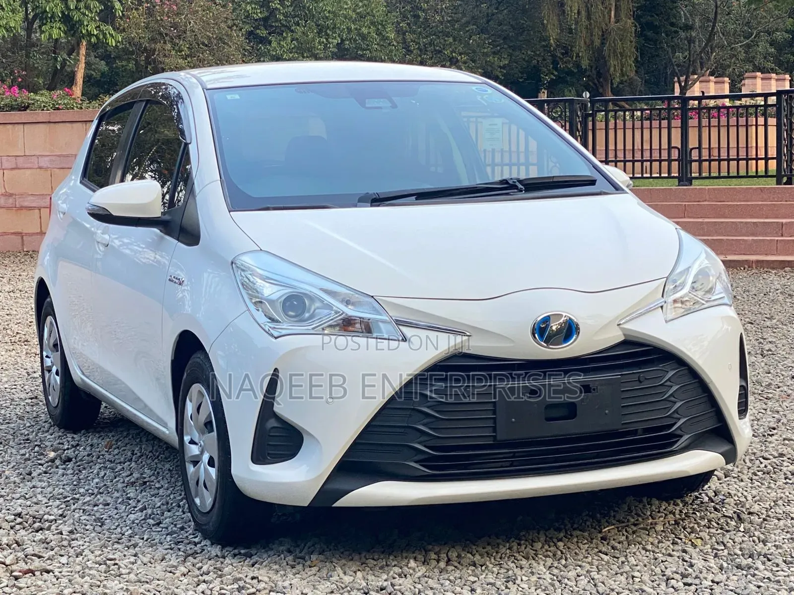 Toyota Vitz 1.5 FWD Hybrid 5dr 2019 White