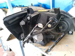 Noah 2005 Xenon Type