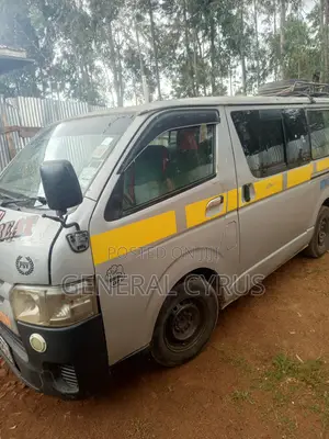 Toyota HiAce 2011 Silver