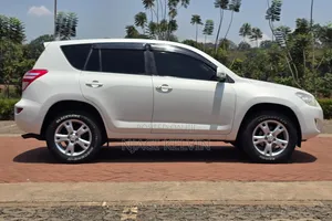 Toyota RAV4 2009 White