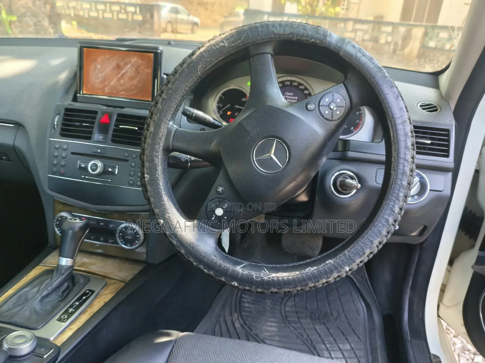 Mercedes-Benz C200 2011 White