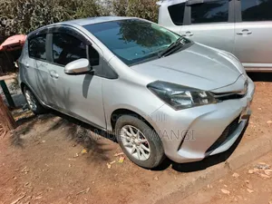 Toyota Vitz 2012 Silver