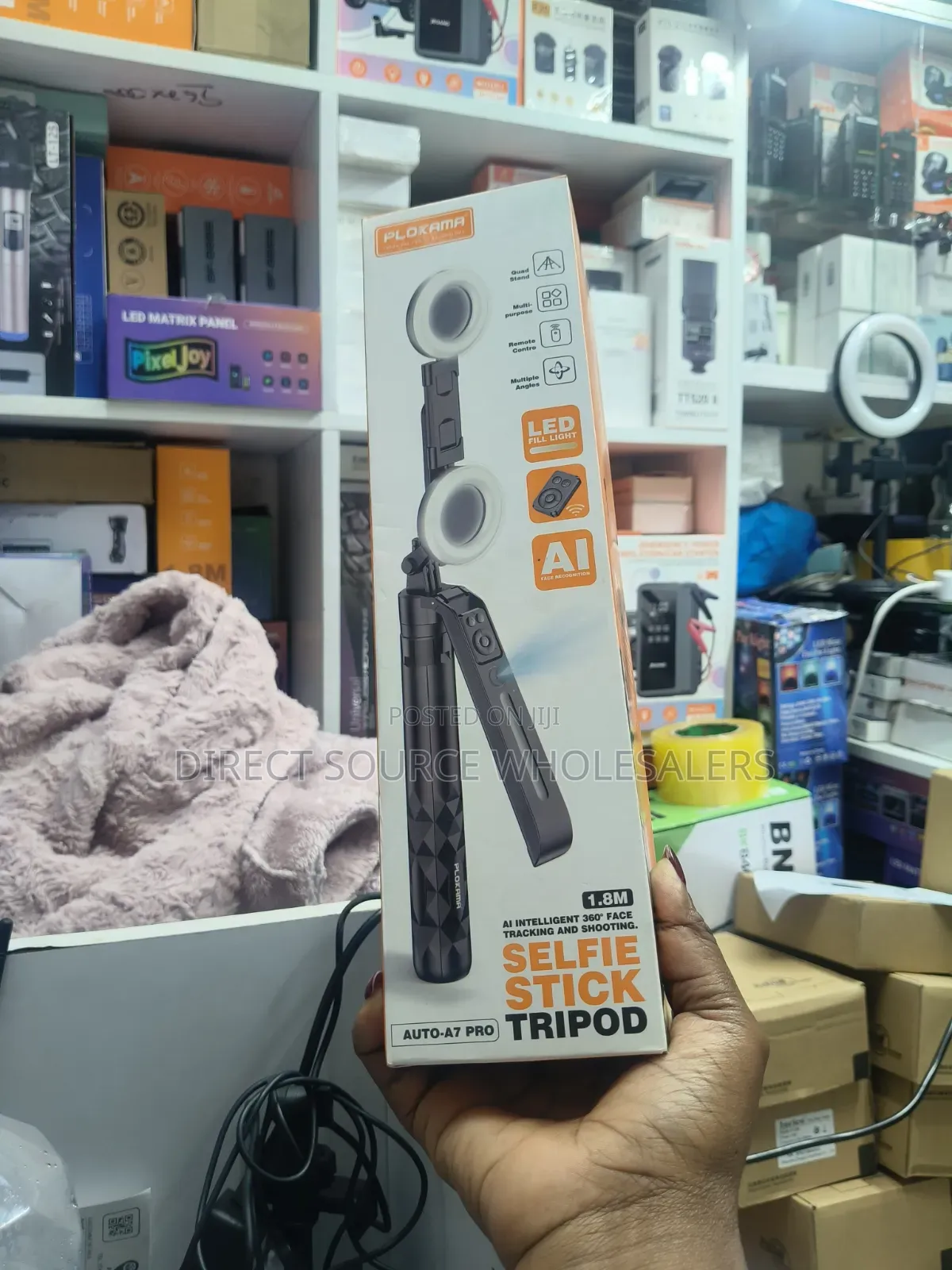 1.8M Smart AI Selfie Stick & Tripod
AI Face Tracking Selfie Stick.