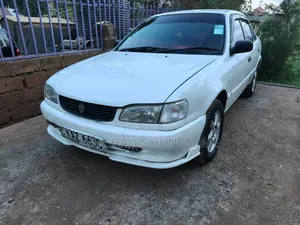 Toyota Corolla 2000 White