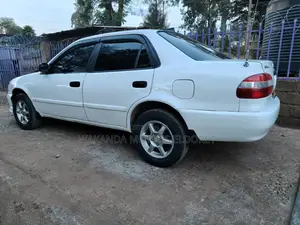 Toyota Corolla 2000 White