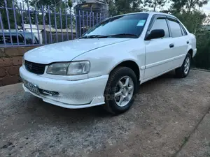 Toyota Corolla 2000 White