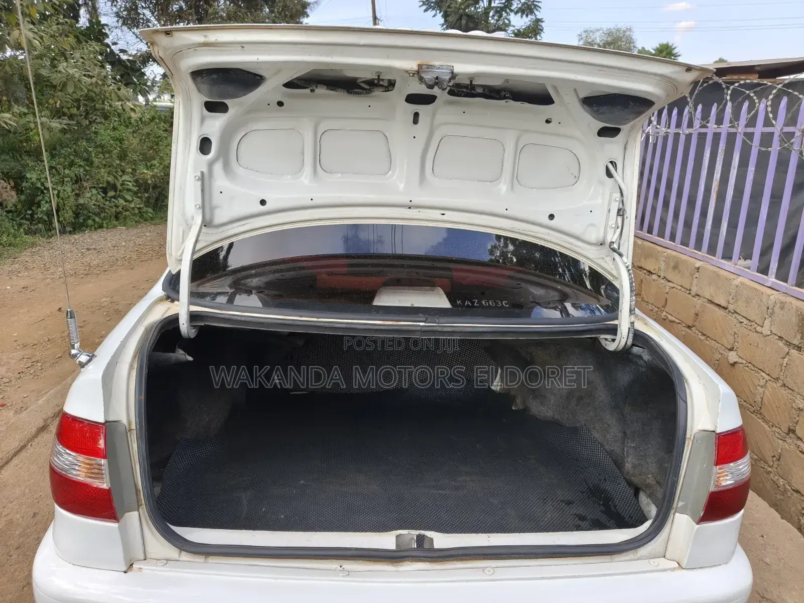 Toyota Corolla 2000 White