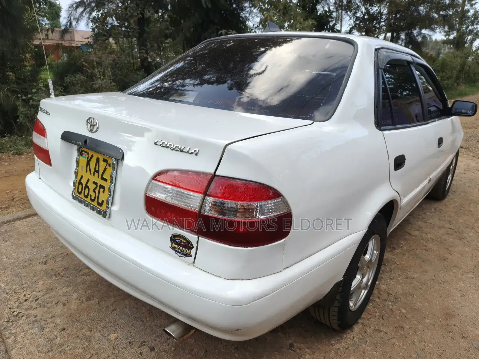 Toyota Corolla 2000 White