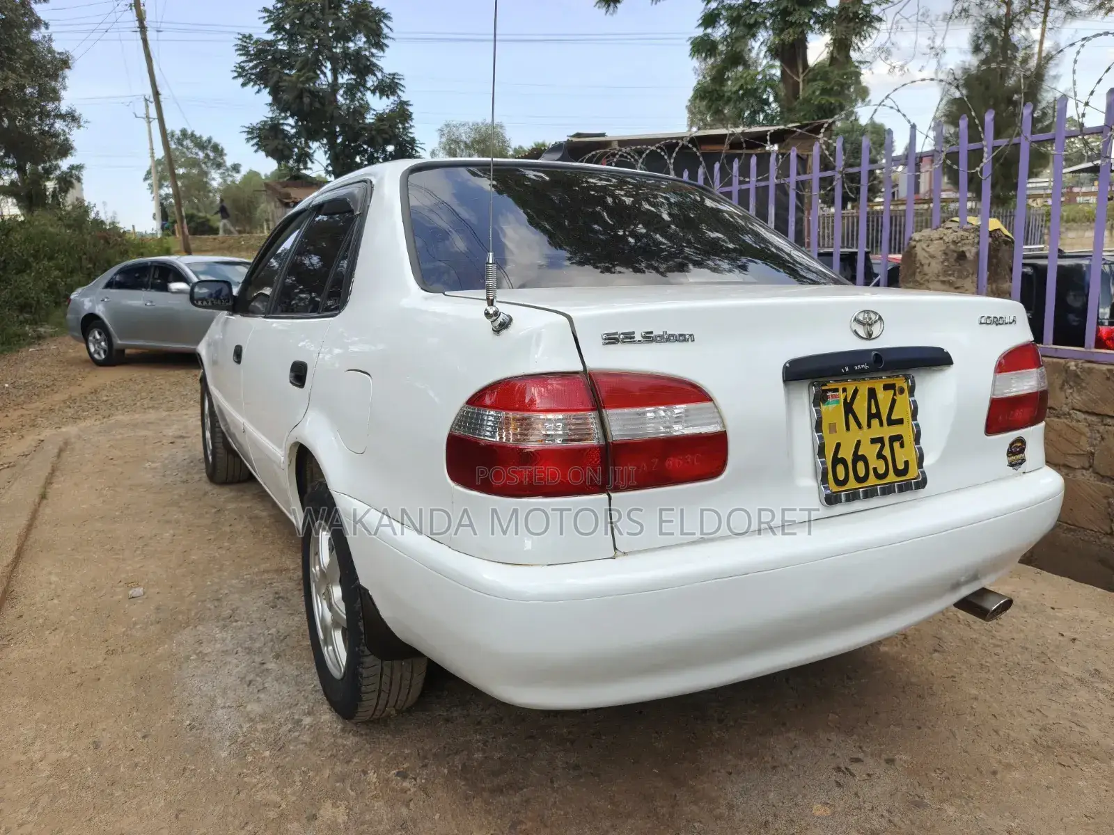 Toyota Corolla 2000 White