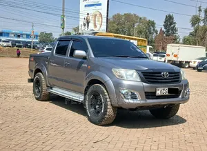 Toyota Hilux 2013 Gold