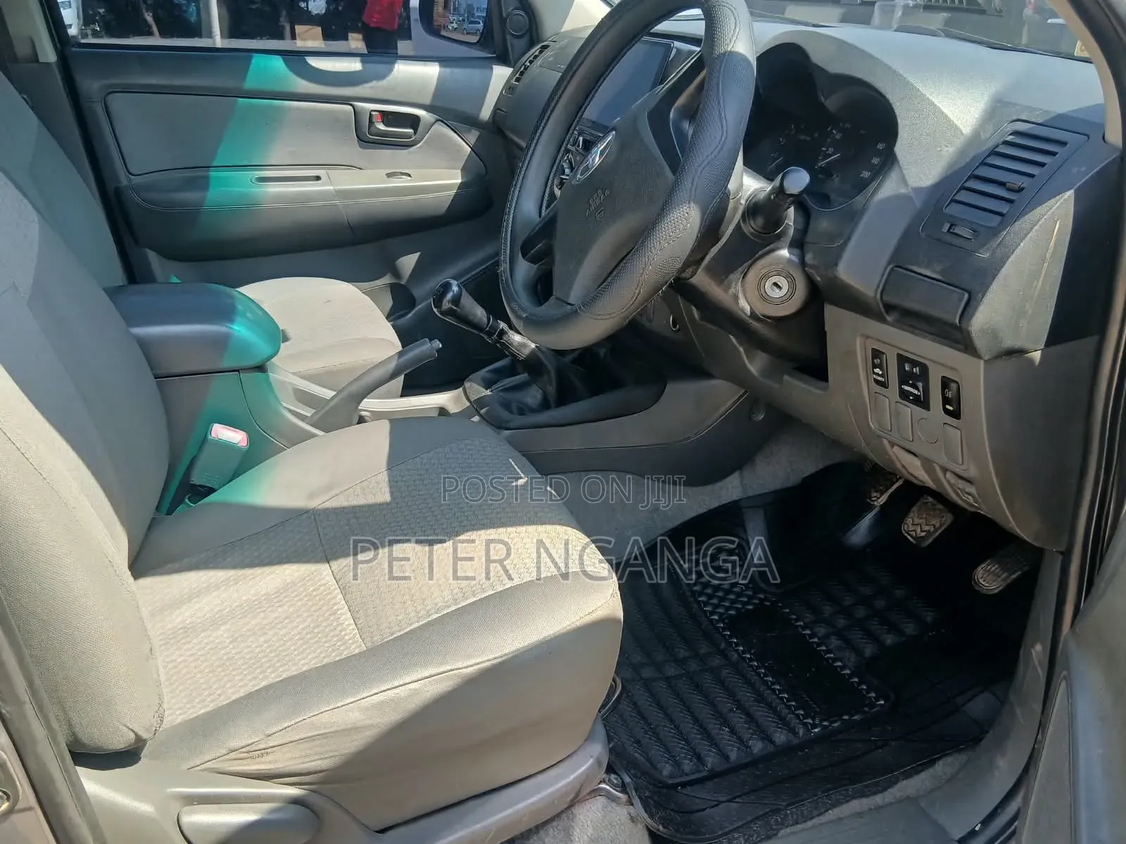 Toyota Hilux 2013 Gold