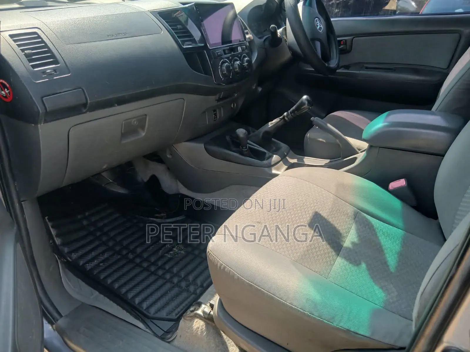 Toyota Hilux 2013 Gold