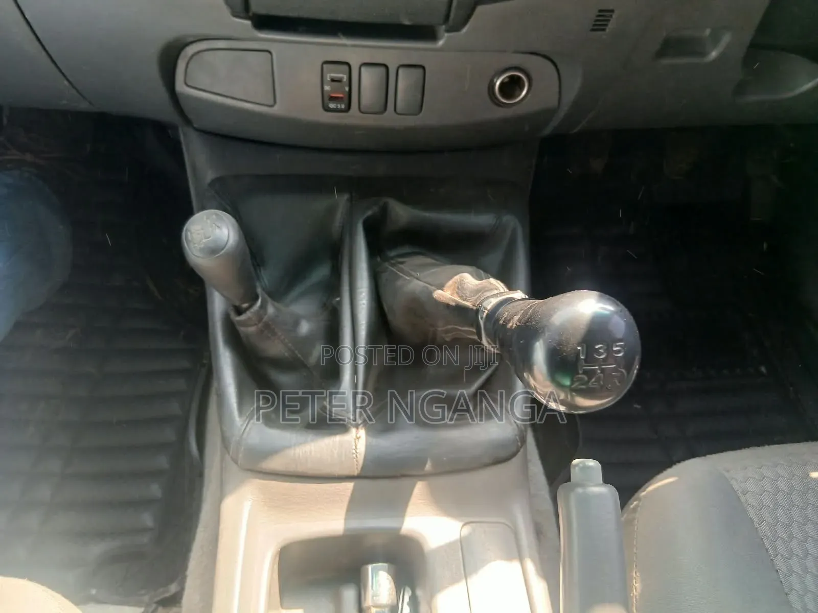 Toyota Hilux 2013 Gold