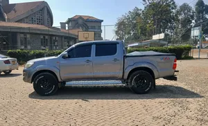 Toyota Hilux 2013 Gold