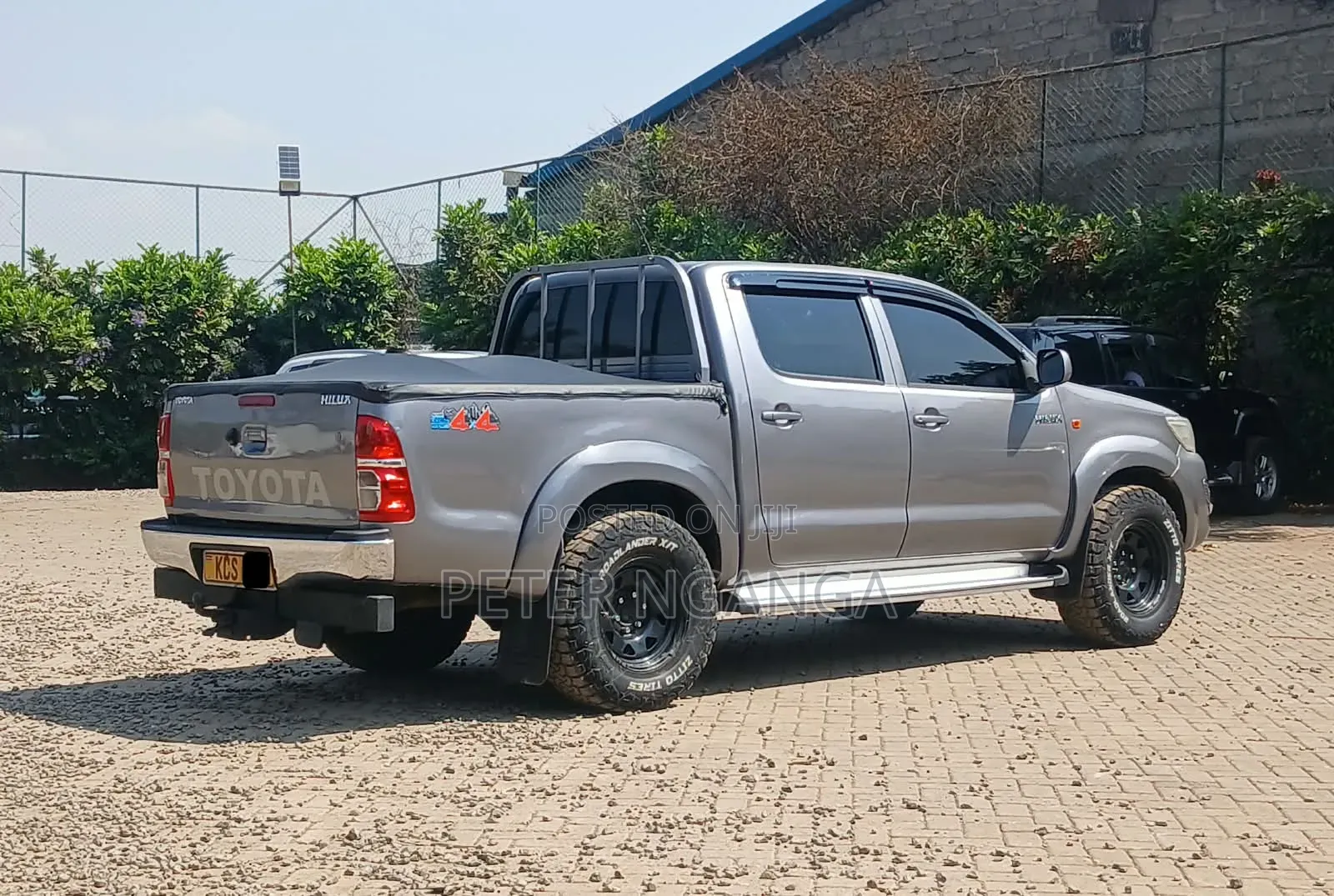Toyota Hilux 2013 Gold