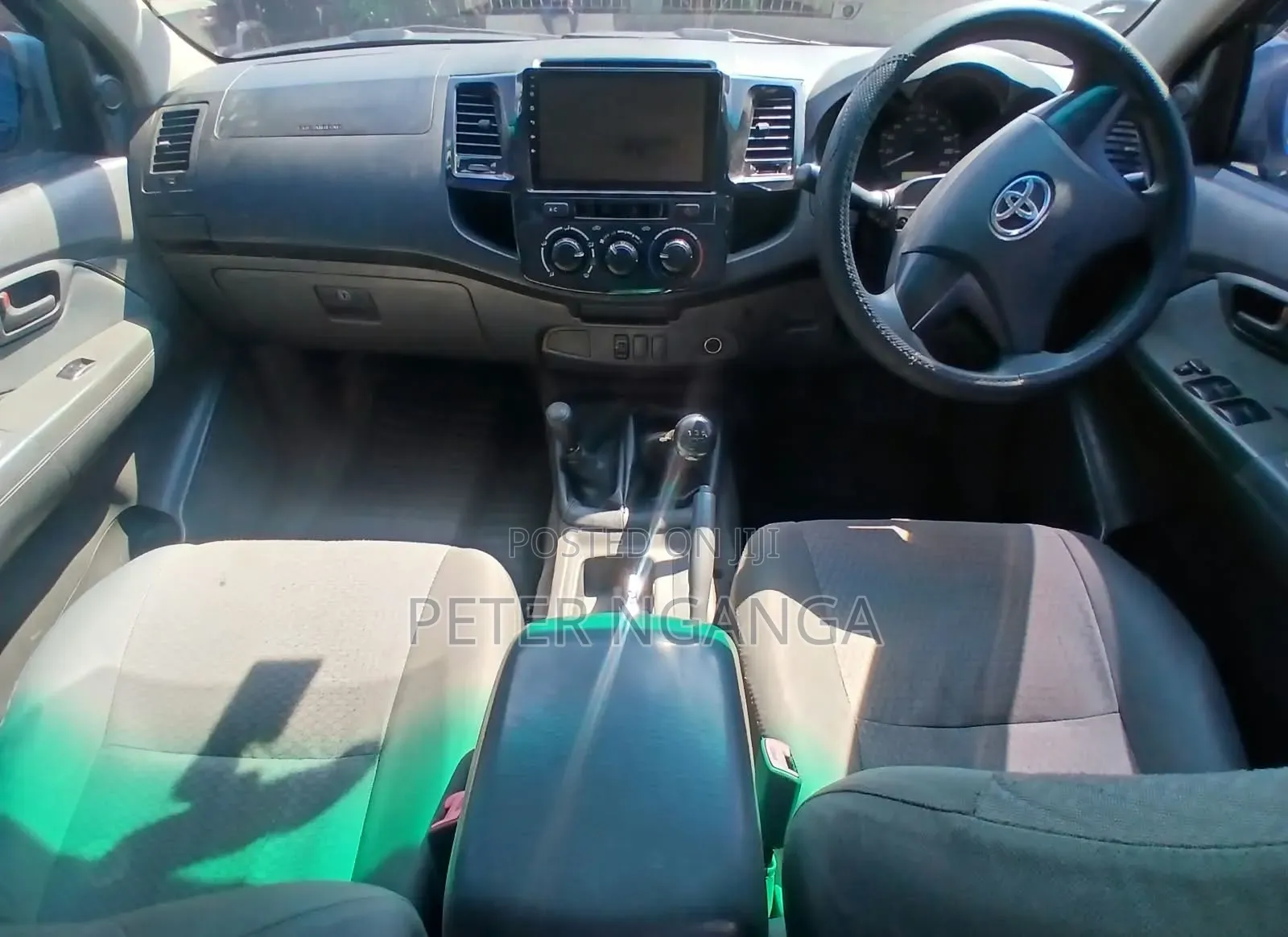 Toyota Hilux 2013 Gold