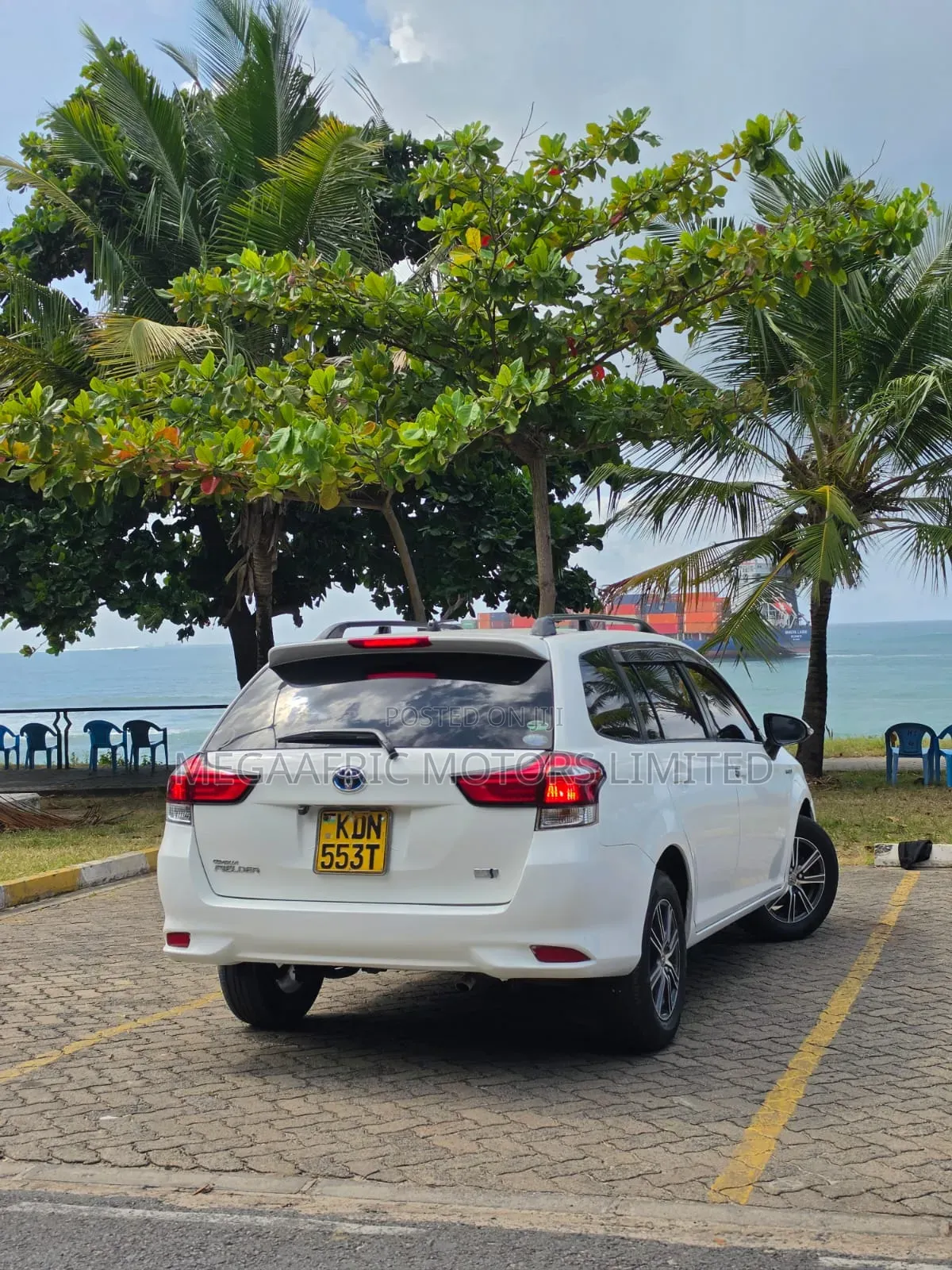 Toyota Corolla Fielder 1.5 Hybrid FWD 2016 White
