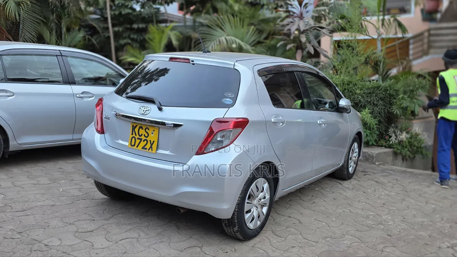 Toyota Vitz 2011 Silver