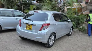 Toyota Vitz 2011 Silver