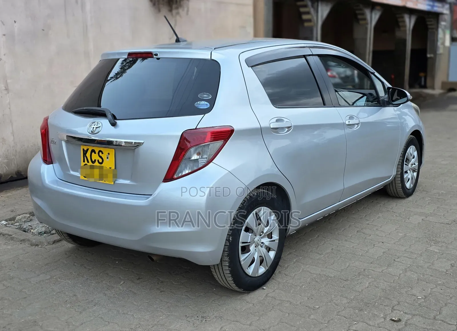 Toyota Vitz 2011 Silver