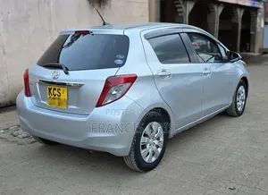 Toyota Vitz 2011 Silver