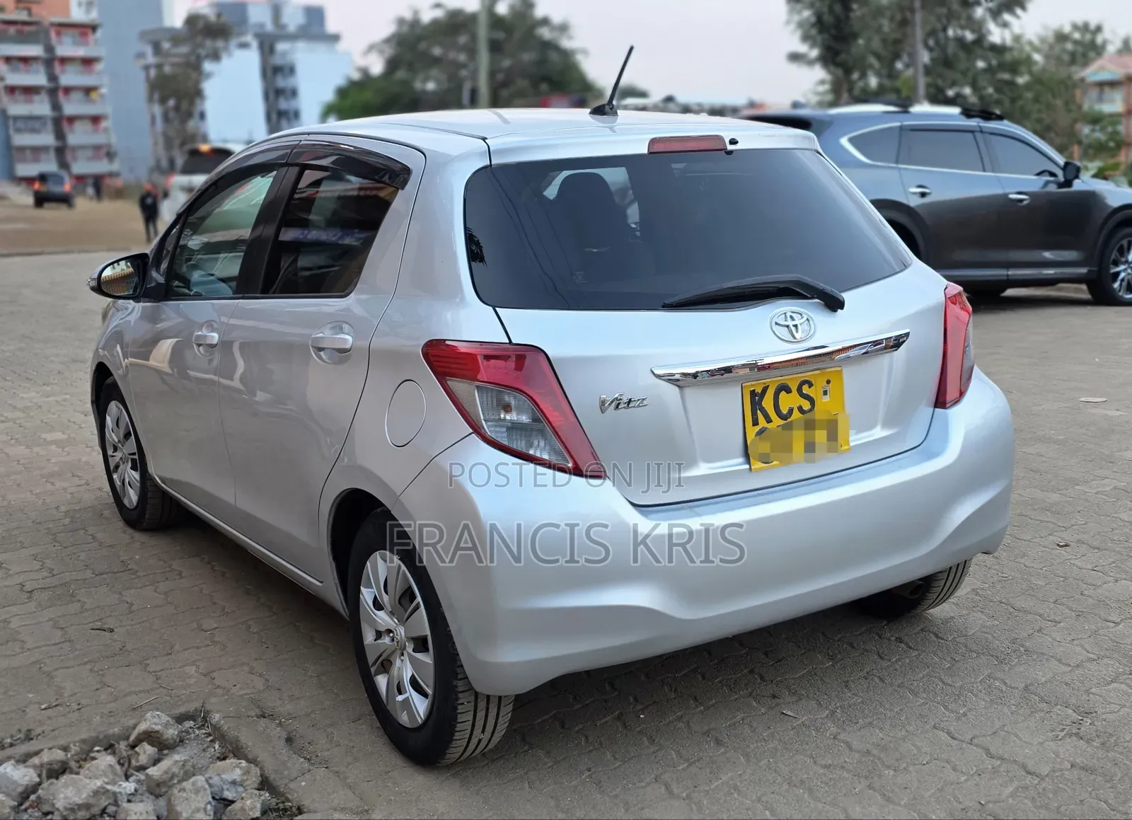 Toyota Vitz 2011 Silver