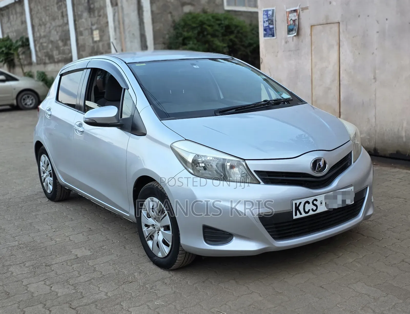 Toyota Vitz 2011 Silver