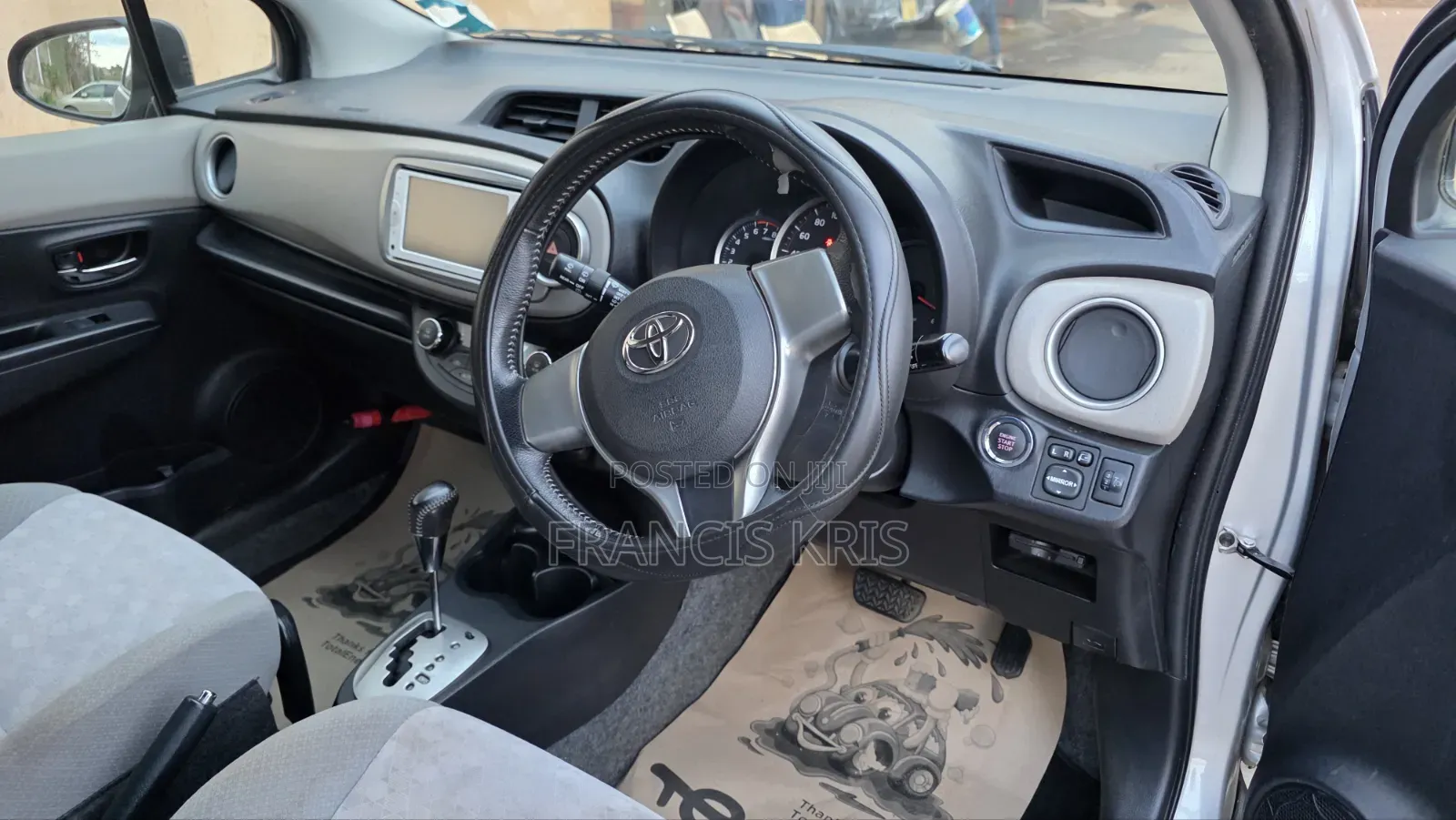 Toyota Vitz 2011 Silver