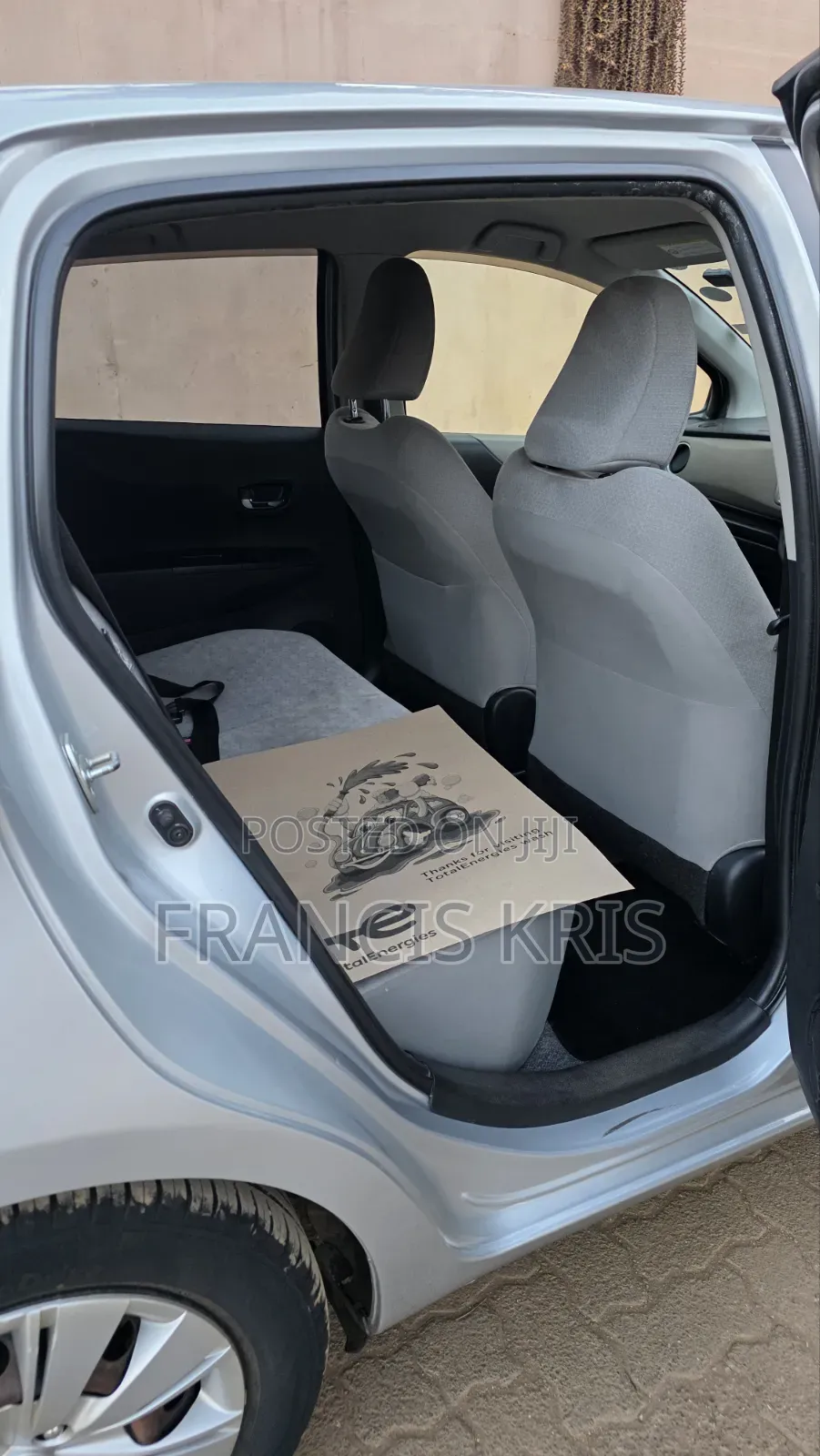 Toyota Vitz 2011 Silver